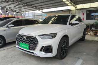 奥迪Q5L 2024款 40 TFSI 时尚动感型
