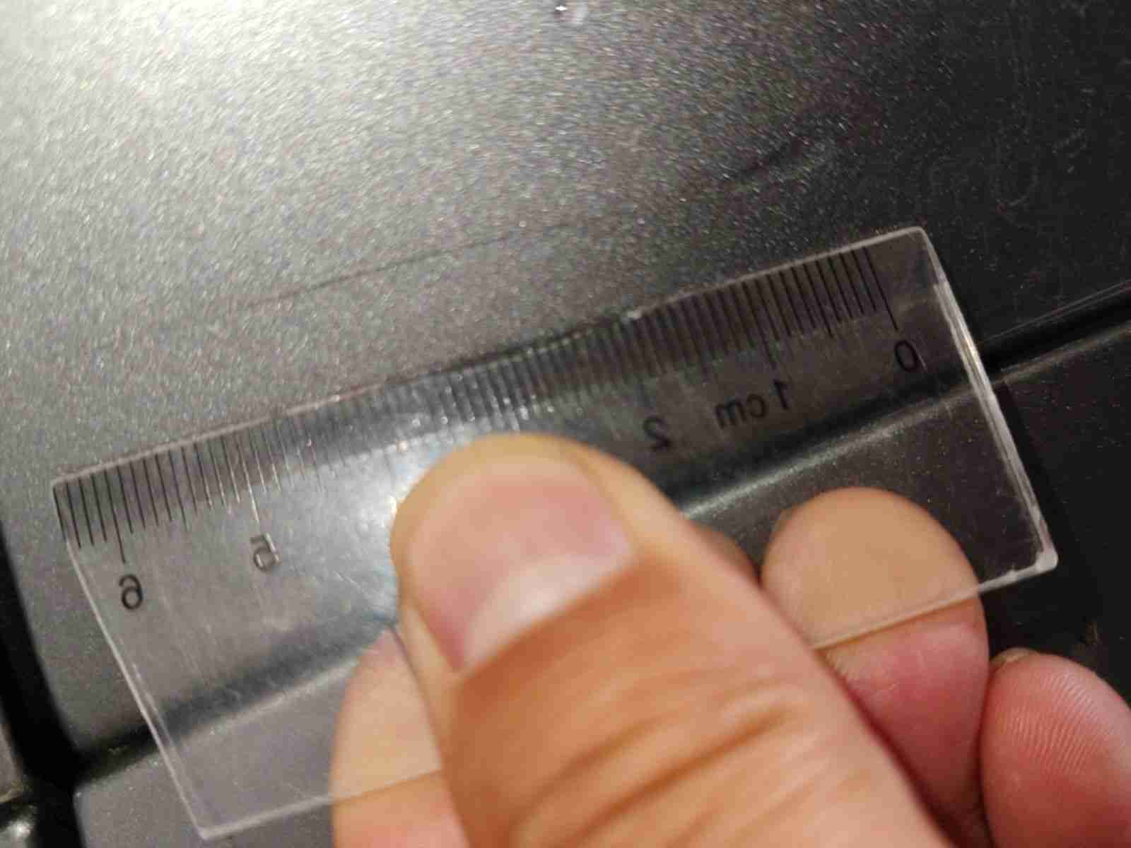 左后翼子板漆面损伤实拍