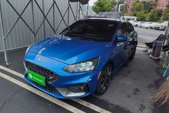 福特 福克斯 2021款 三厢 EcoBoost 180 自动ST Line