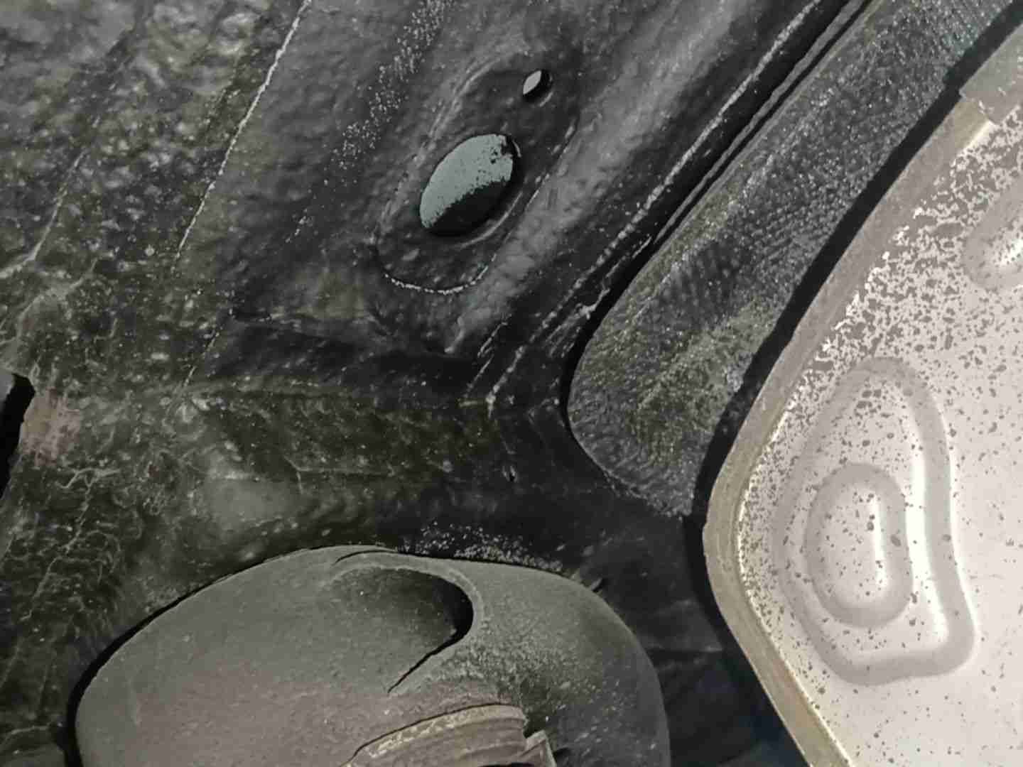 后备箱底板加装底盘装甲实拍