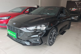 福特 福克斯 2020款 三厢 EcoBoost 180 自动ST Line