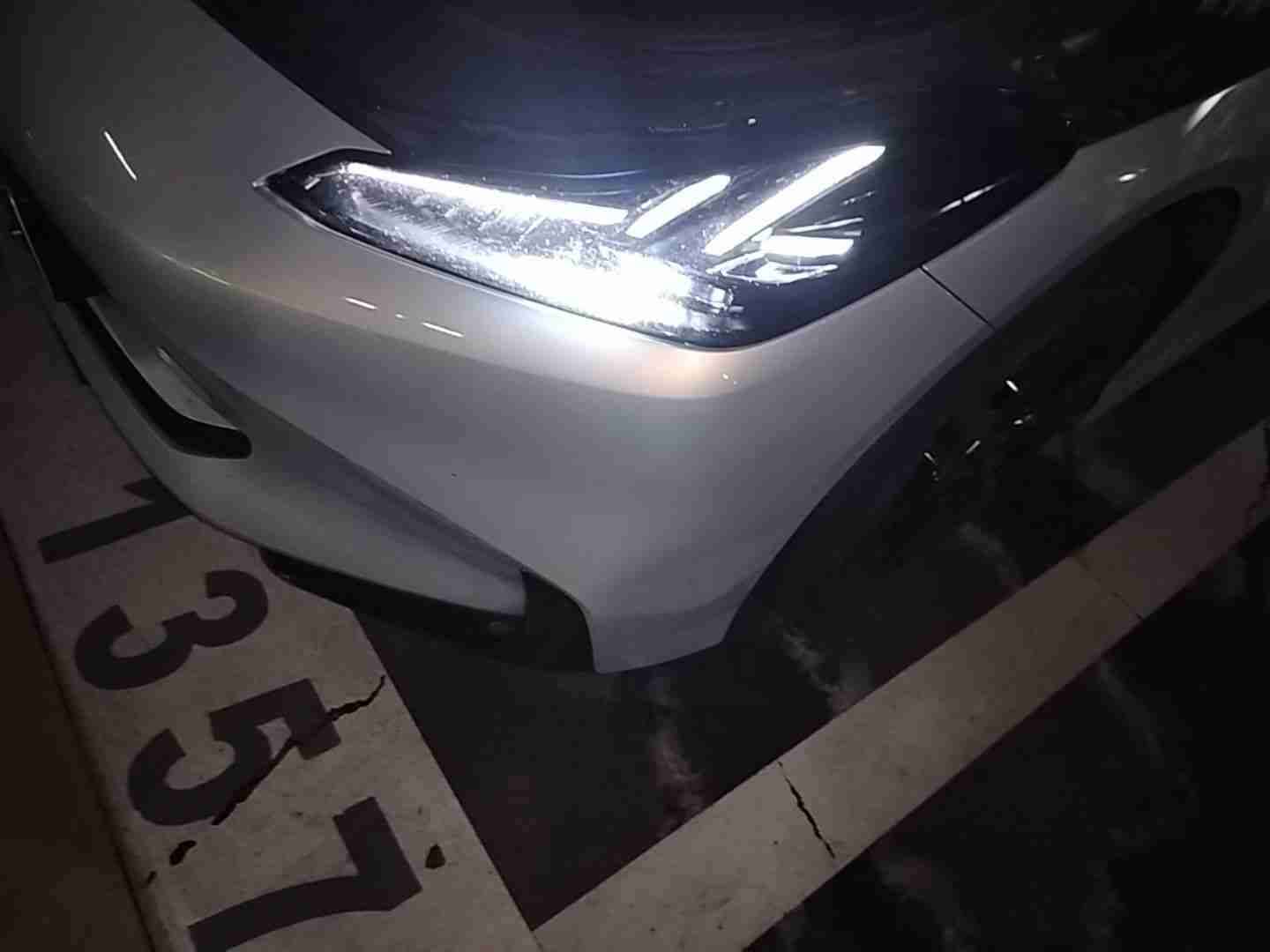 前保险杠拆卸痕迹实拍