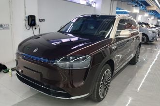 鸿蒙智行 问界M9 2025款 增程 Ultra版 52kWh 6座版 (192线激光雷达）