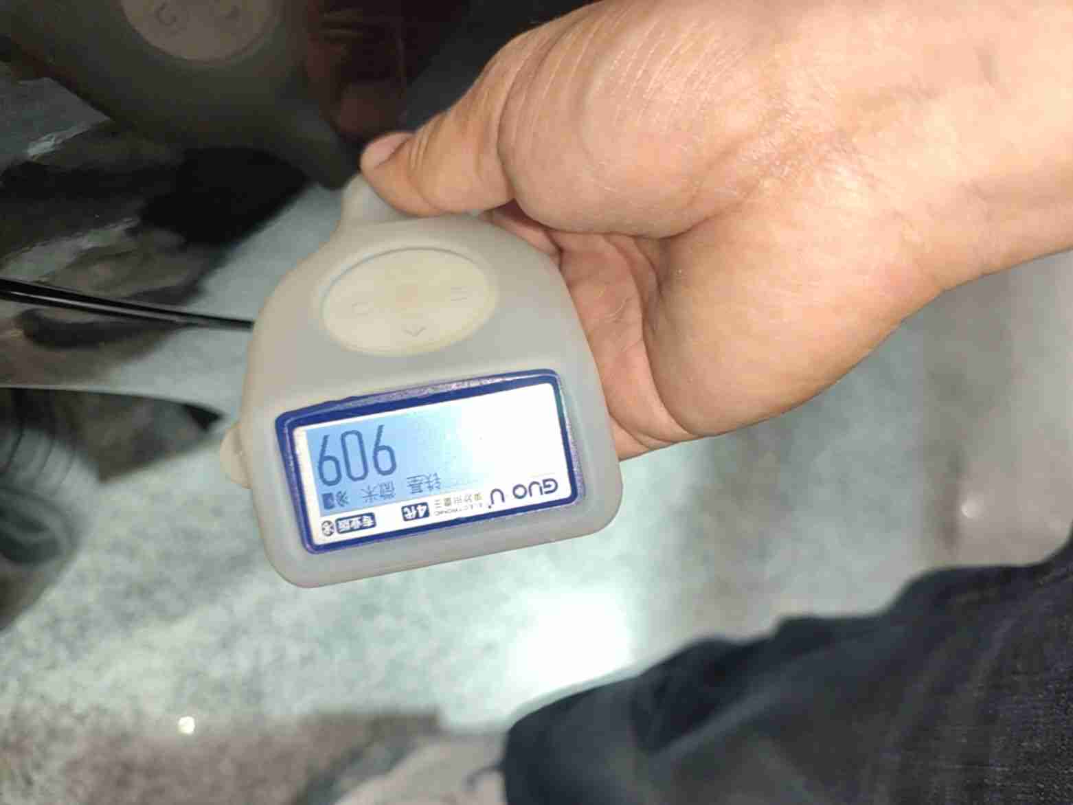 右侧后门钣金修复部位实拍