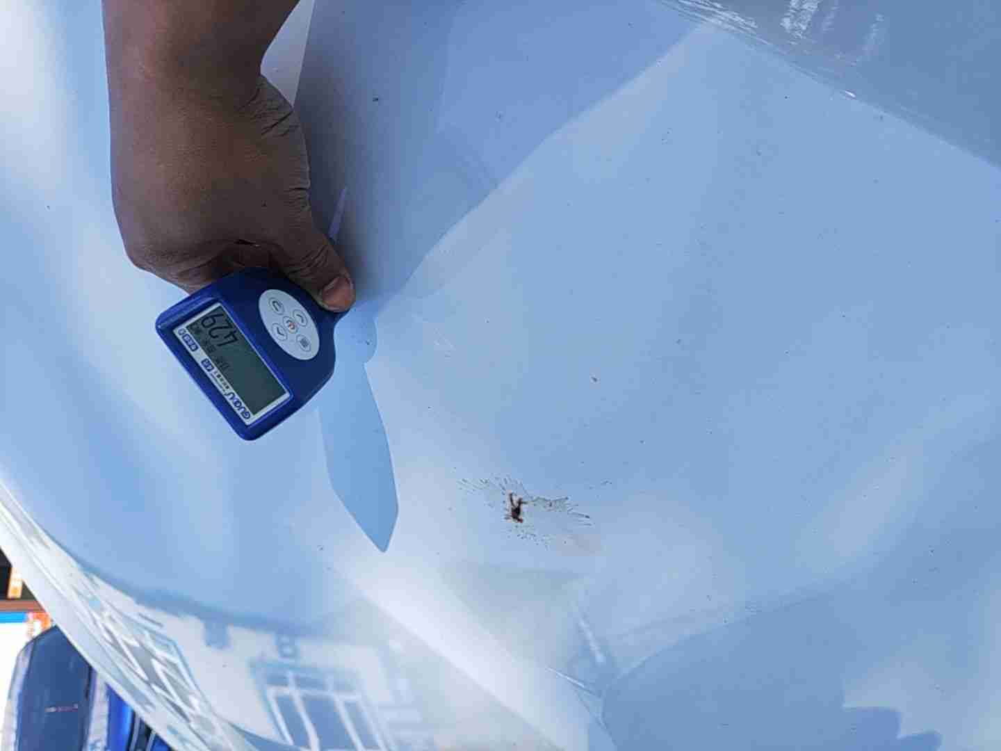 发动机舱盖漆面钣金痕迹实拍