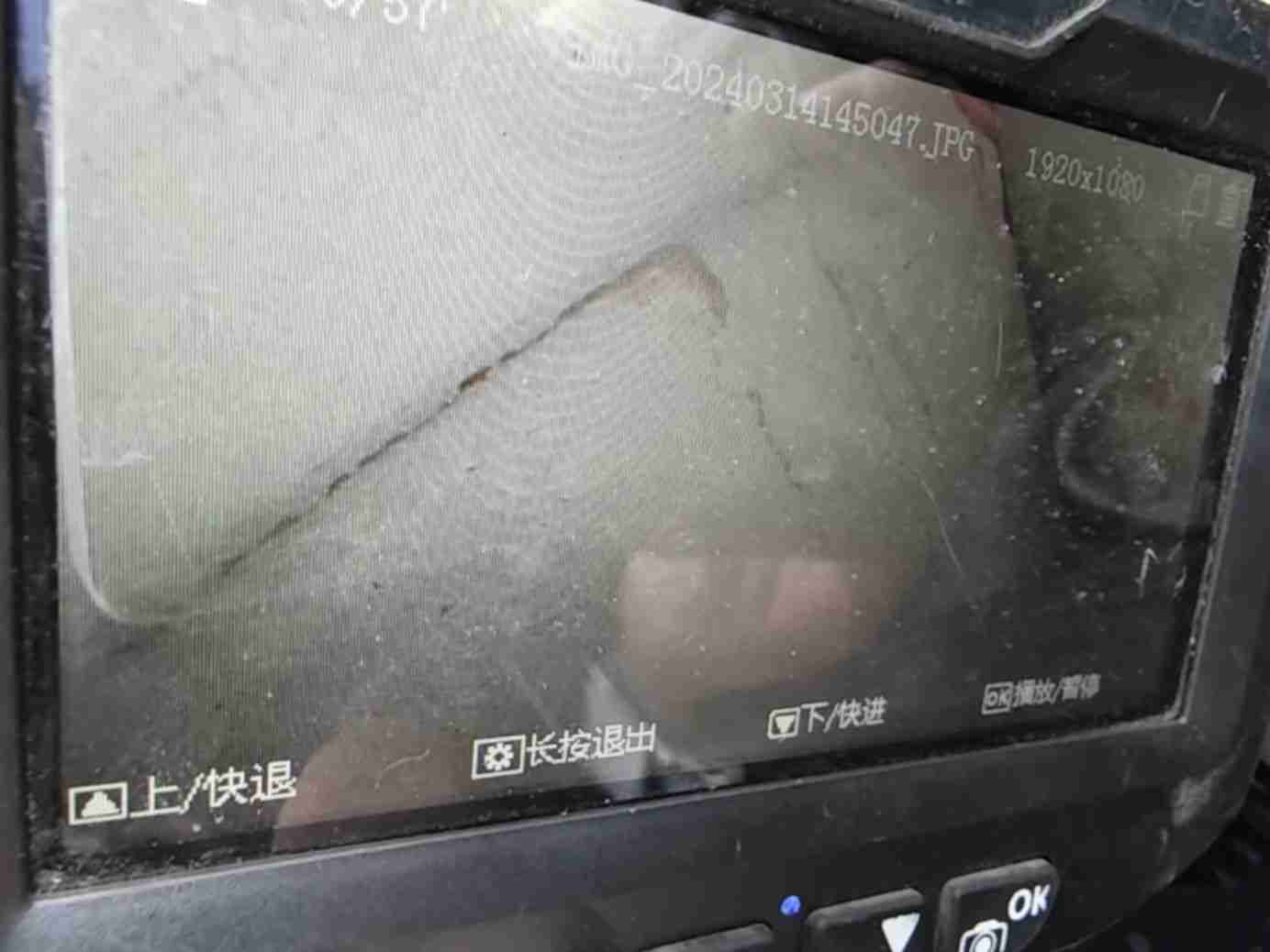左侧门槛梁内侧空腔痕迹实拍
