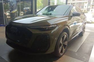 奥迪Q5L 2026款 2.0T 智混尊享型