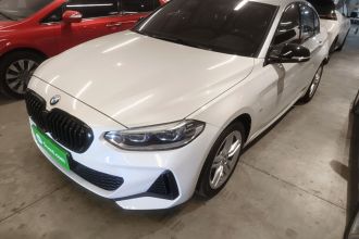 宝马1系 2022款 120i M运动曜夜版