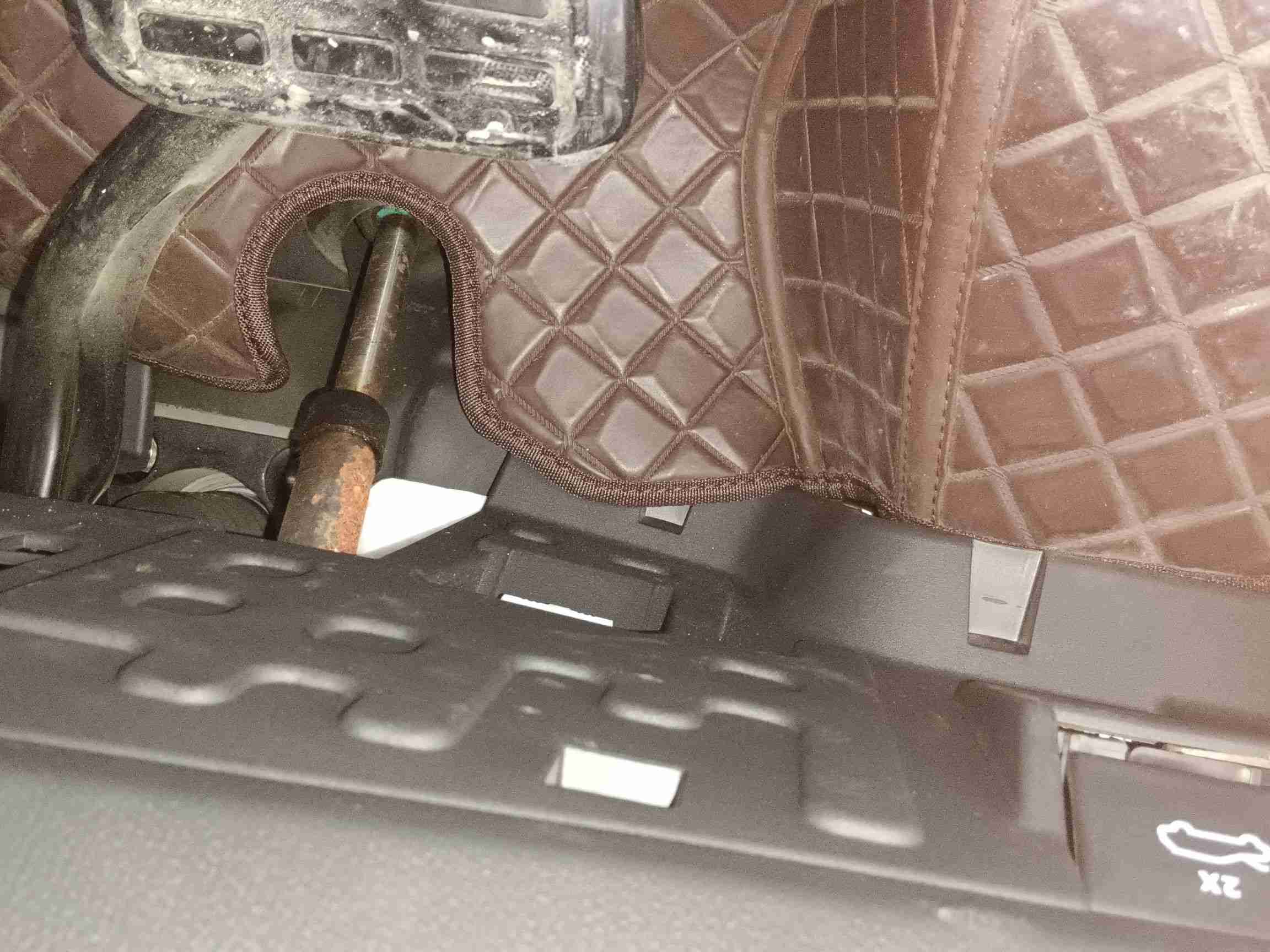 转向柱轻微锈渍实拍