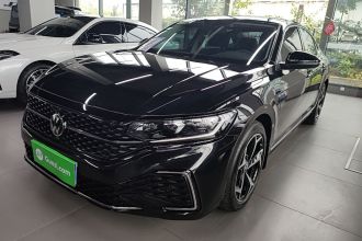 大众 帕萨特 2025款 出众款 380TSI 星空龙腾版