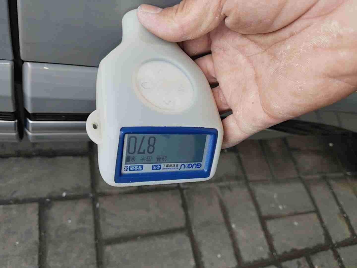 左侧后门钣金修复痕迹实拍