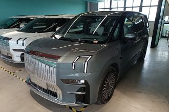 极氪009 2024款 六座行政版四驱 108kWh