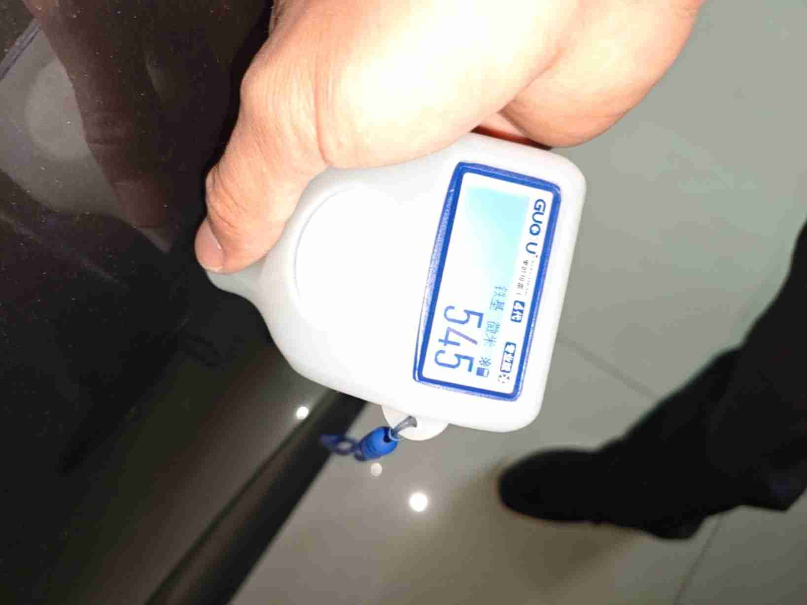 右侧前门漆面钣金修复情况实拍