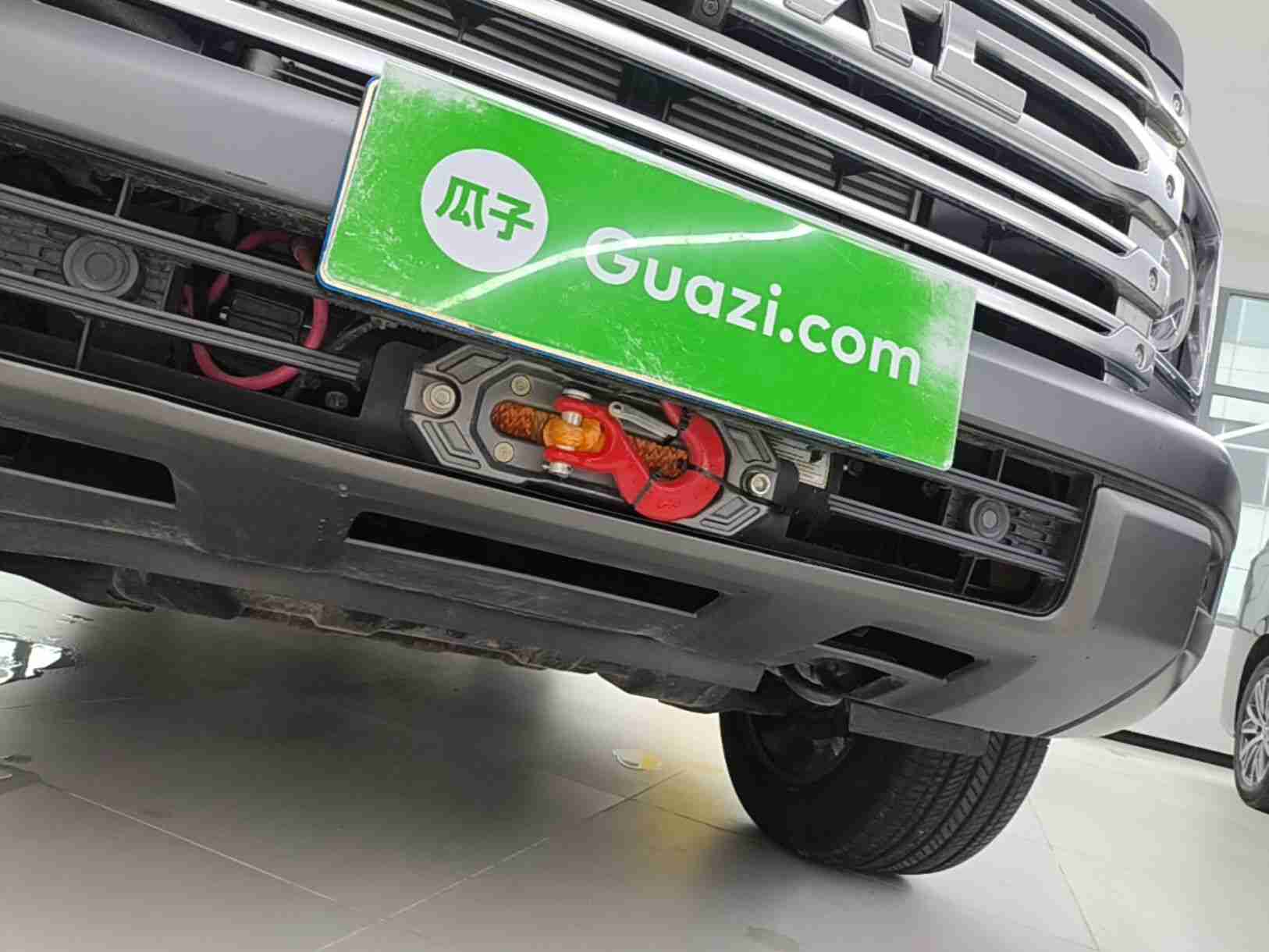 车辆前部改装绞盘外观展示