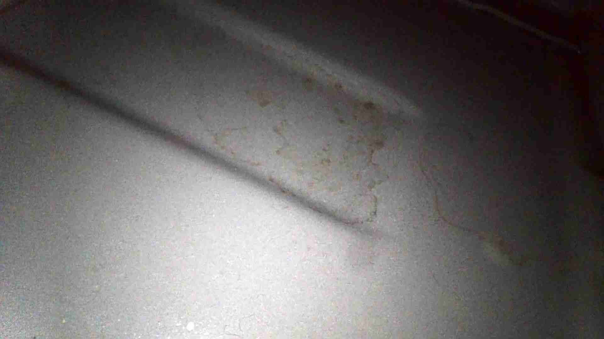 右侧门槛梁内侧浸水痕迹实拍
