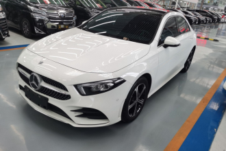 奔驰A级 2022款 改款三 A 200 L 运动轿车时尚型