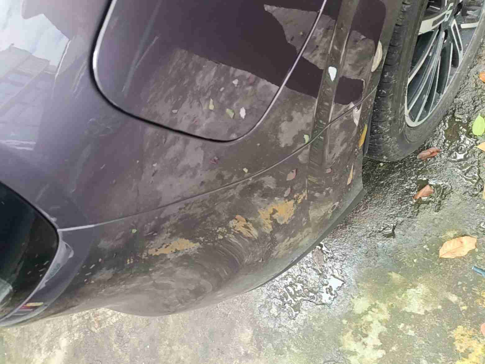 后保险杠安装存在异常实拍