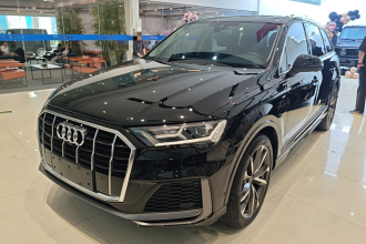 奥迪Q7 2023款 55 TFSI quattro S line运动型