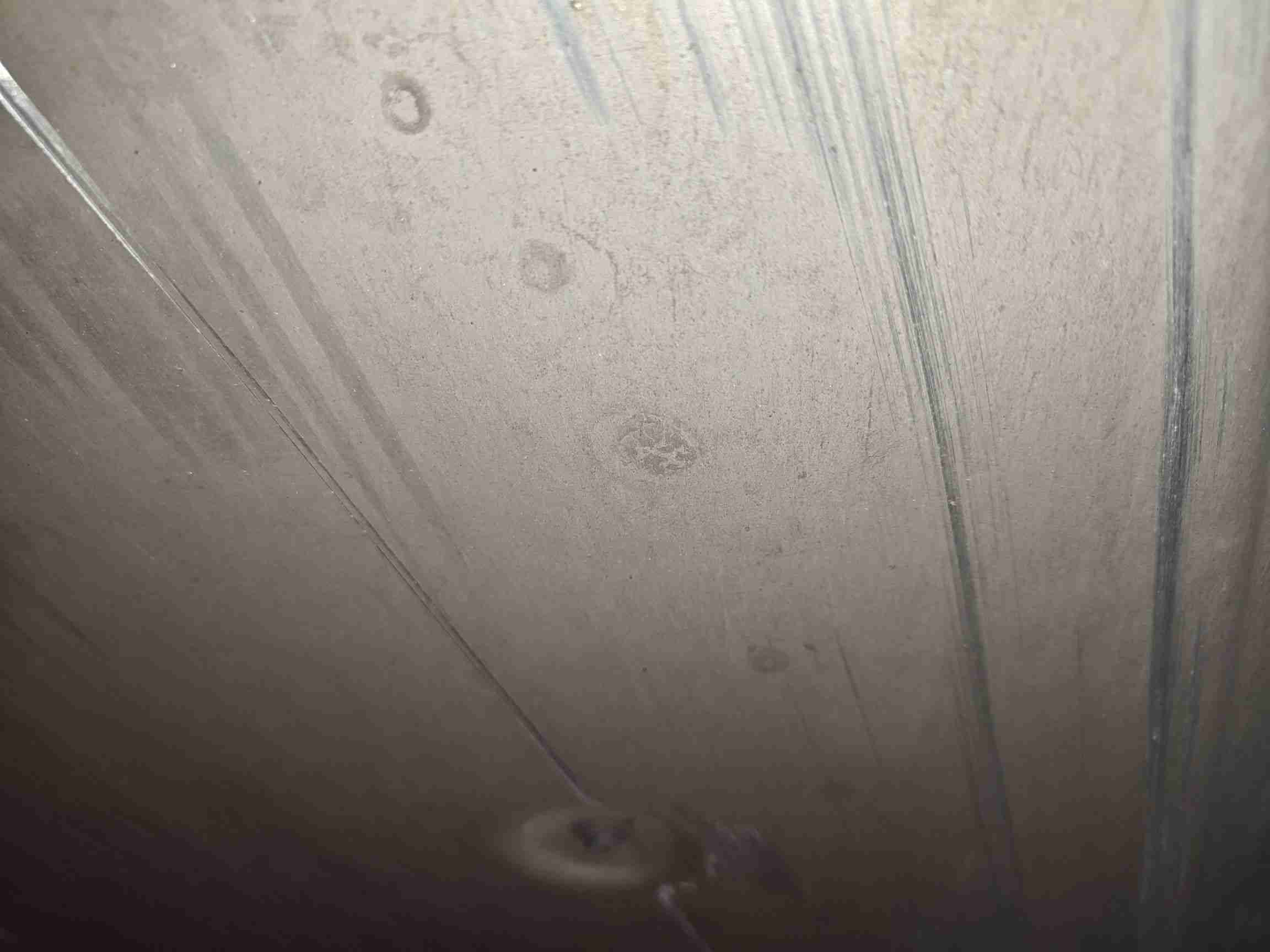 动力电池箱底板轻微剐蹭实拍