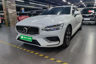 沃尔沃S60 2023款 B4 智逸豪华版