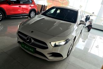 奔驰A级 2020款 改款 A 200 L 运动轿车时尚型
