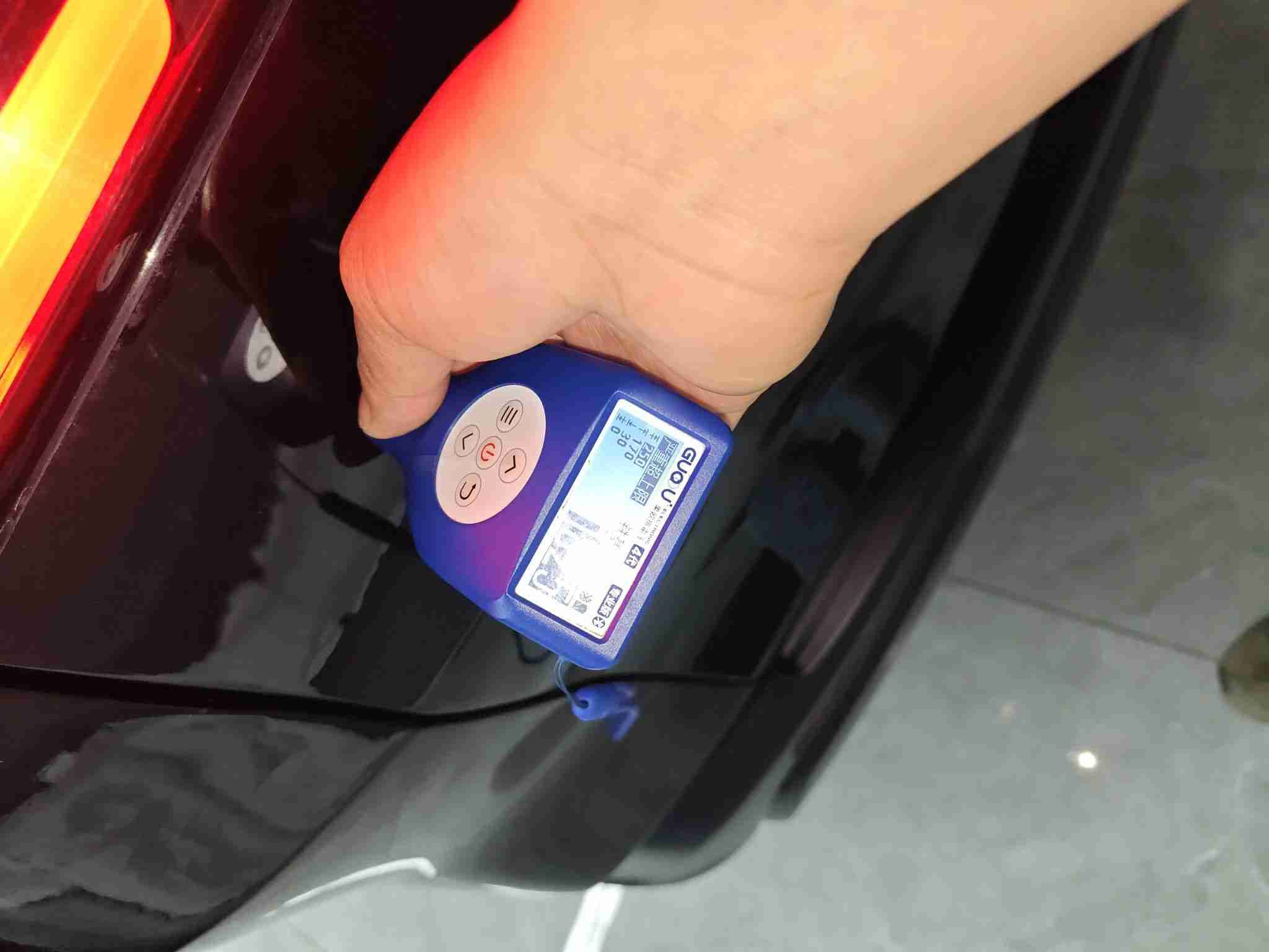 后备箱盖钣金修复痕迹实拍