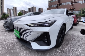 长安UNI-V 2023款 1.5T 尊贵型