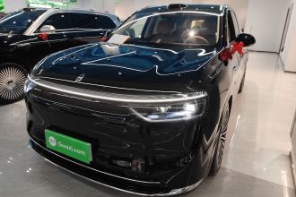 鸿蒙智行 问界M8 2025款 增程 Ultra版 53.4kWh 6座版 (192线激光雷达）