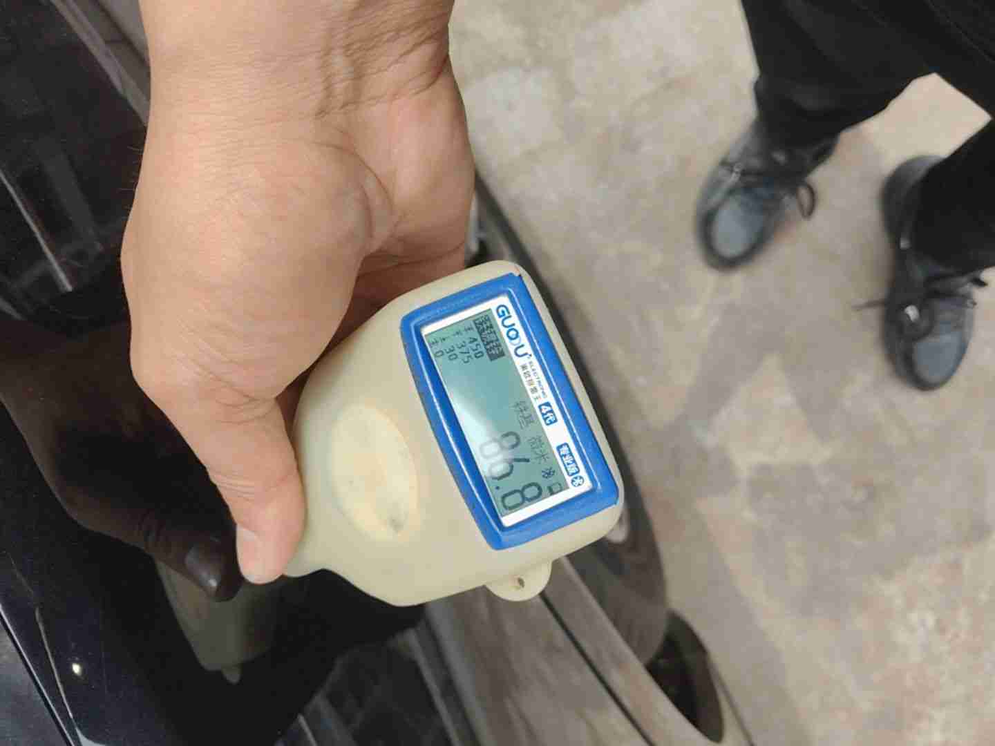 右前翼子板漆面修复痕迹实拍