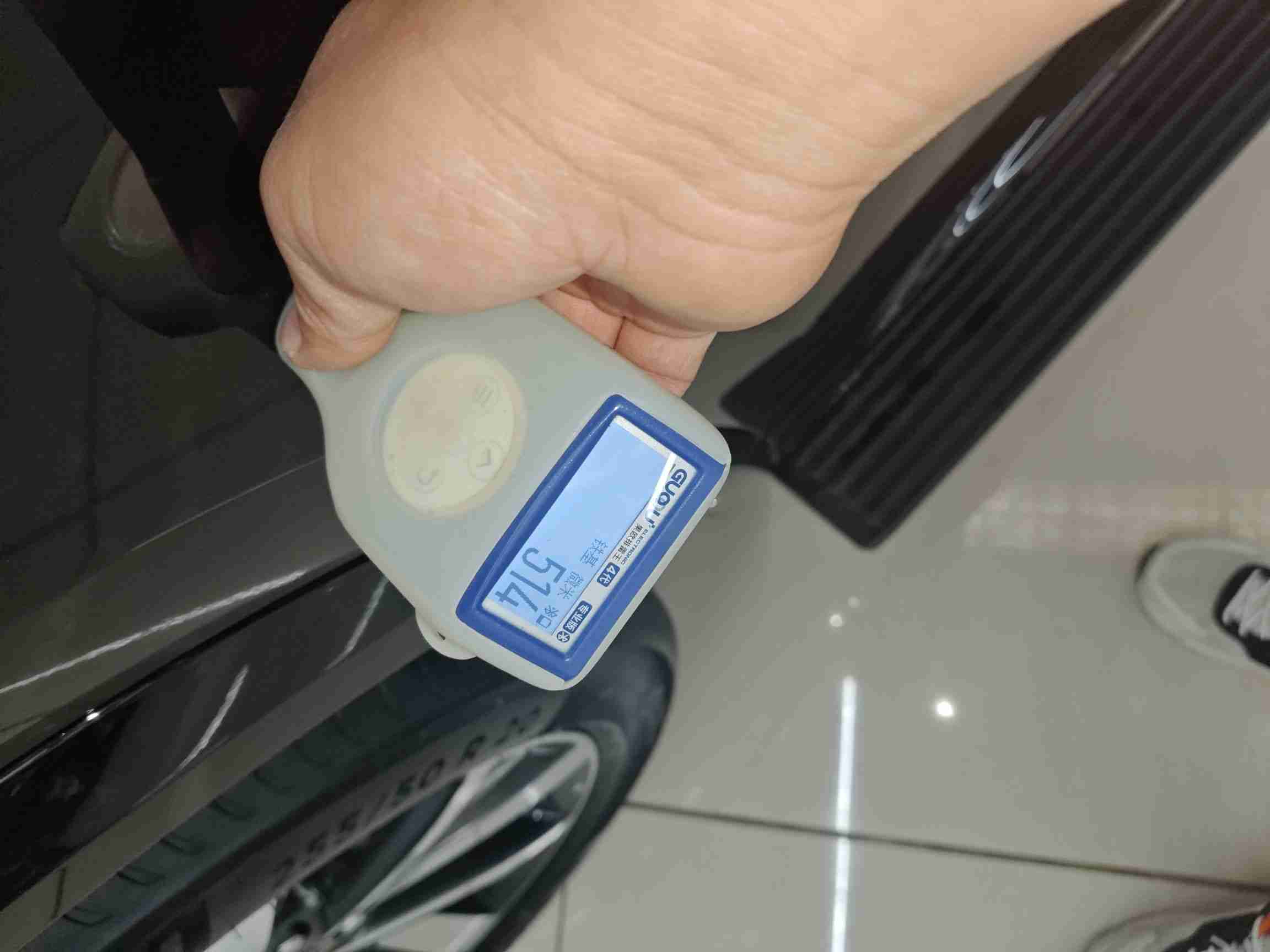 右后门漆面钣金痕迹实拍