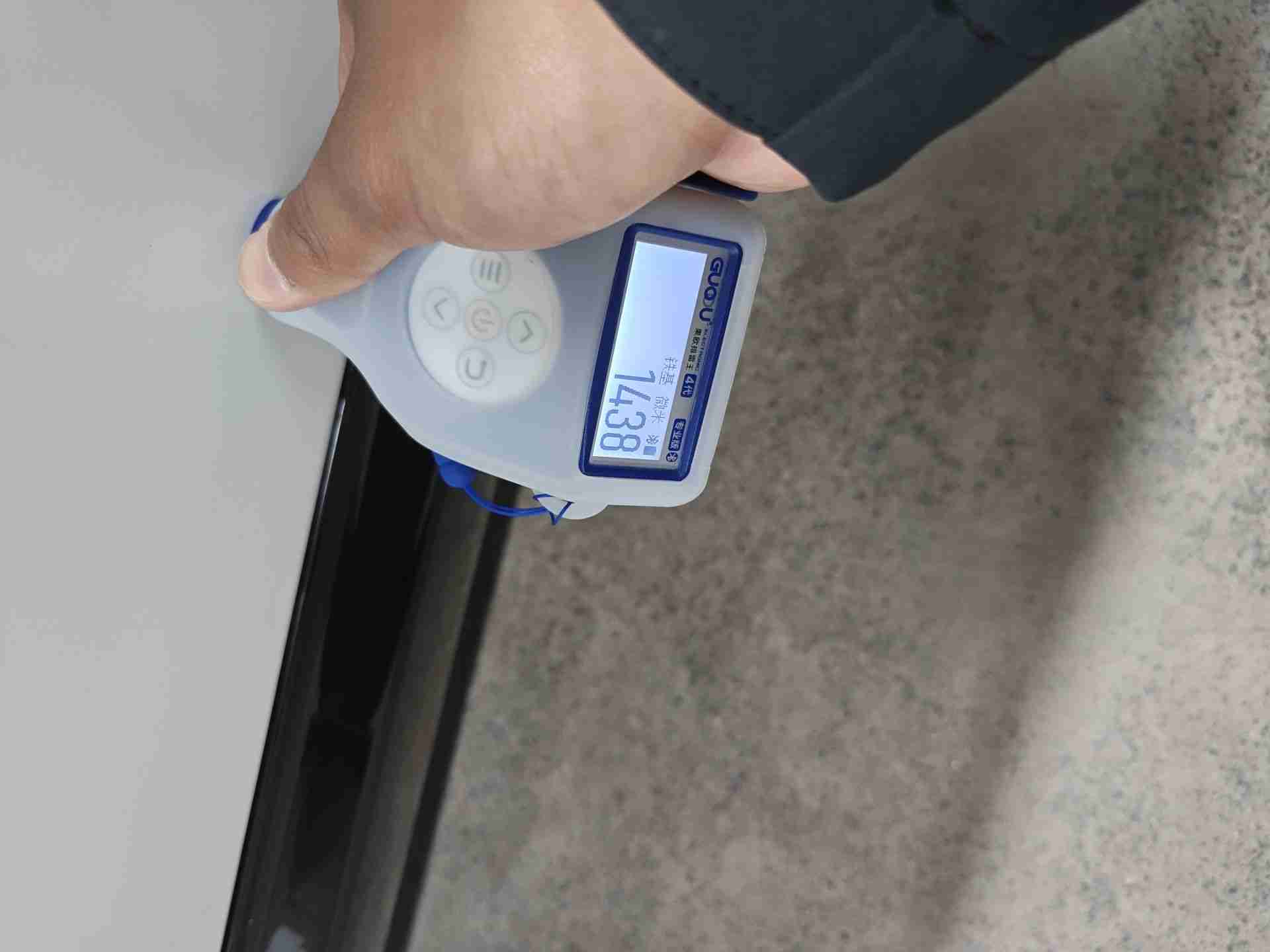 右前门钣金补漆部位实拍