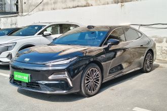 吉利银河 银河星耀8 2025款 130km EM-i 尊贵版