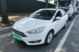 福特 福克斯 2017款 三厢 EcoBoost 180 自动精英型