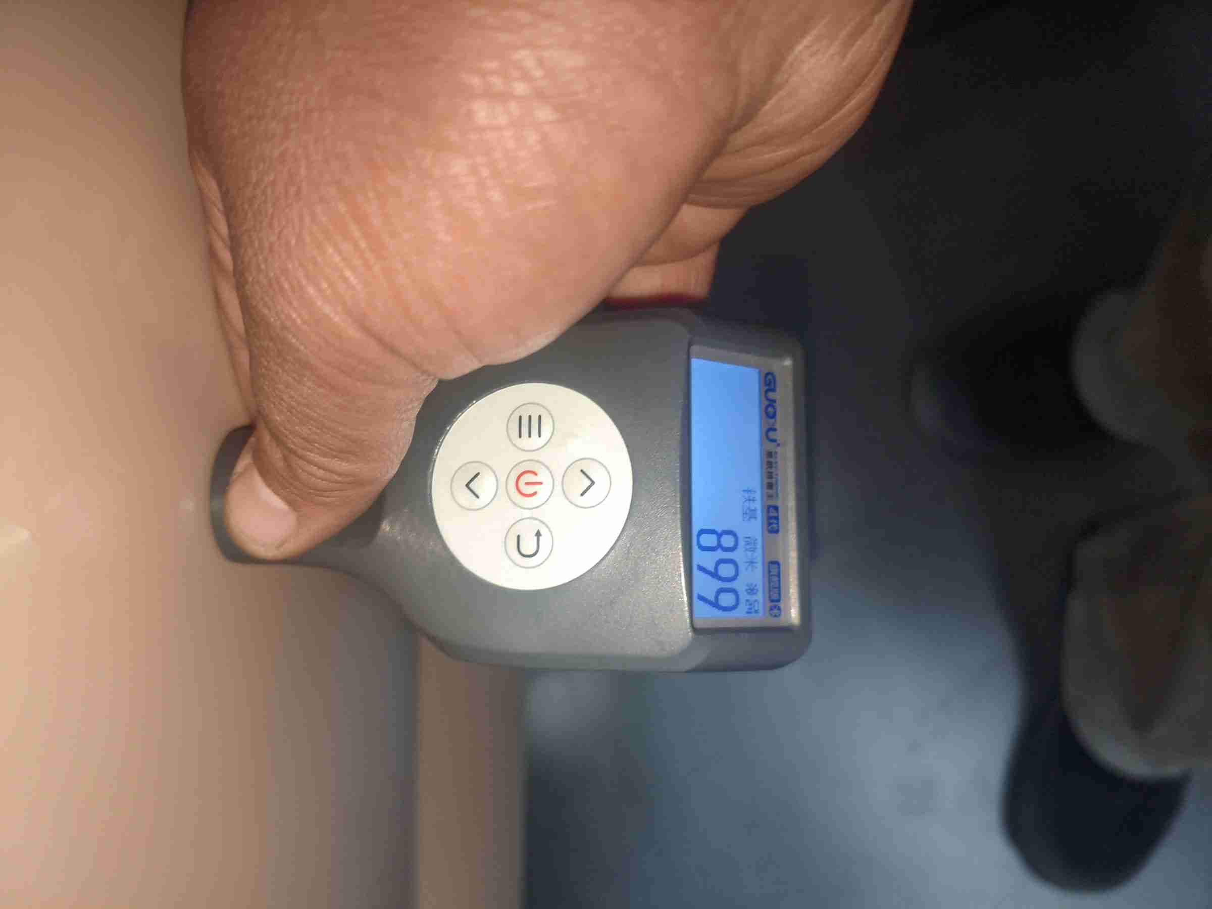 右侧后门漆面钣金修复痕迹实拍