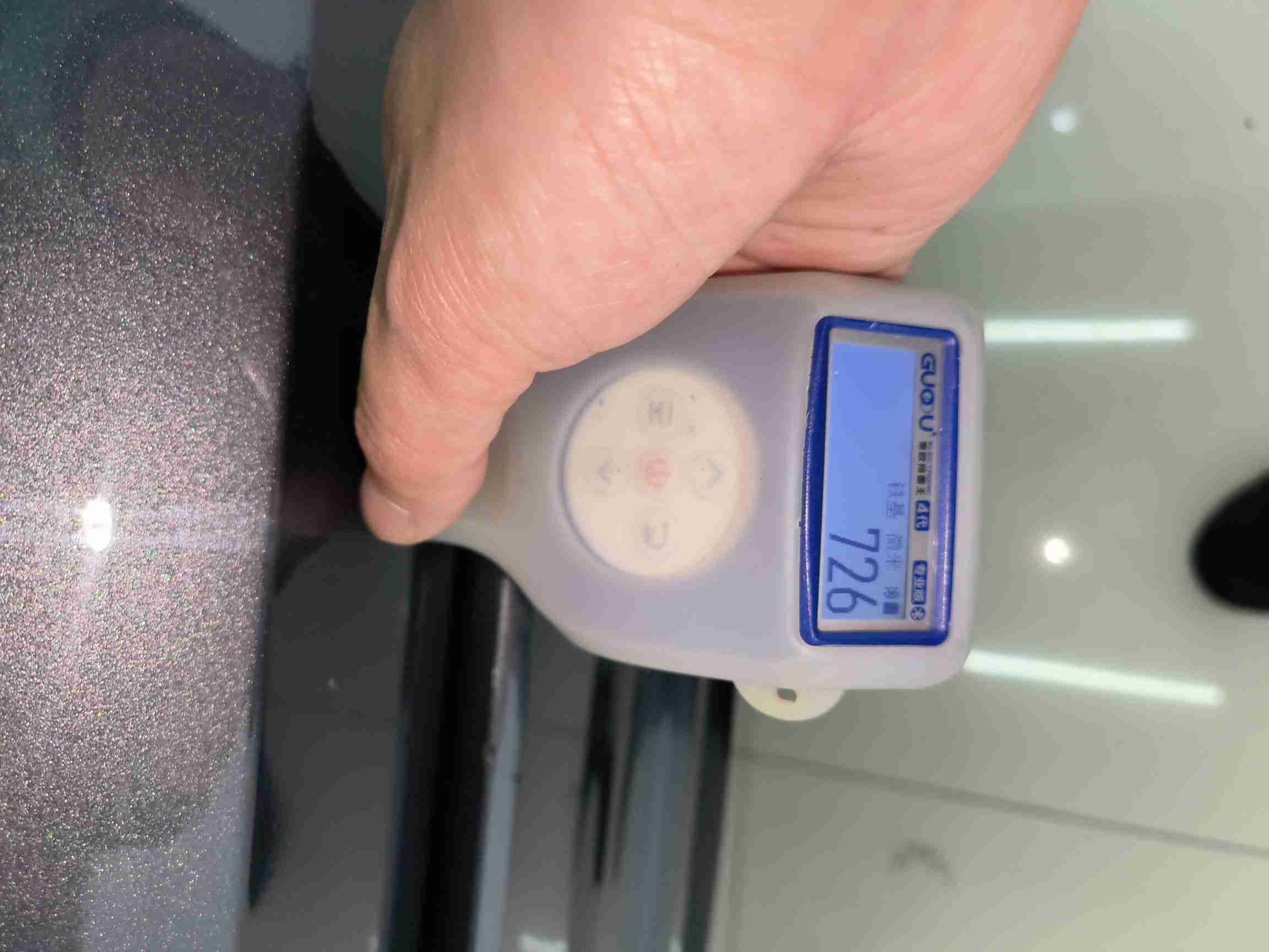 后备箱盖钣金修复痕迹实拍