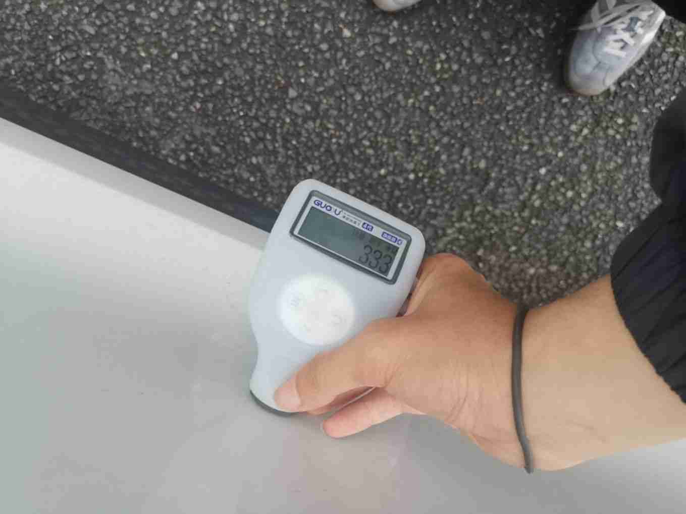 左前门喷漆痕迹实拍