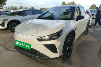 哪吒汽车 哪吒L 2024款 增程 310 闪充红衣版