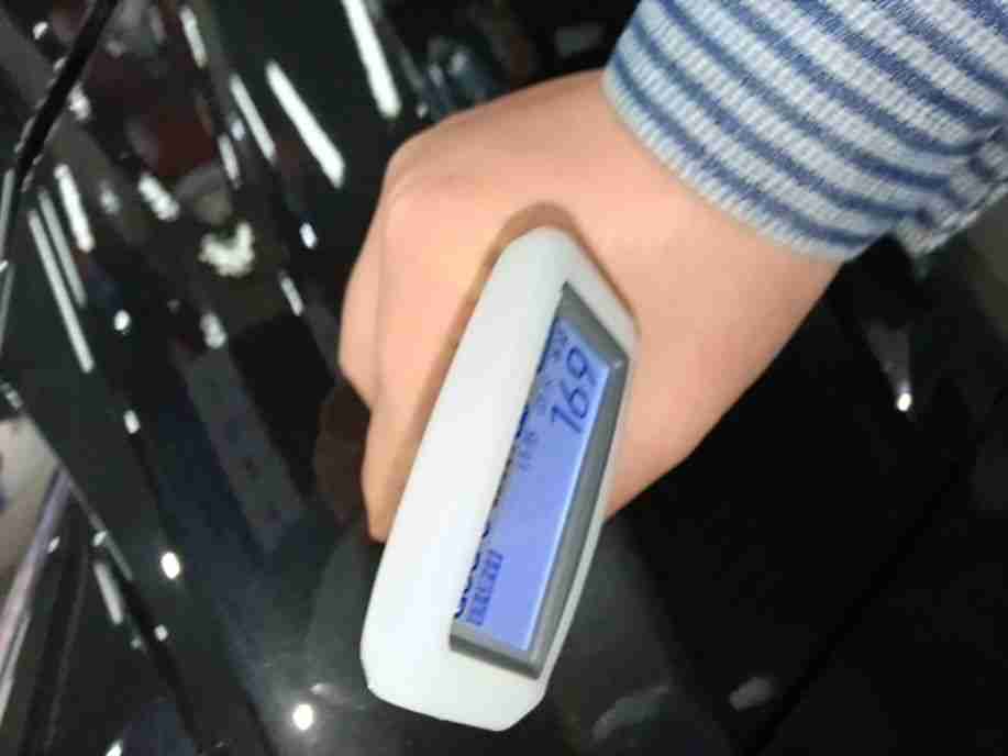 右前翼子板喷漆修复痕迹实拍