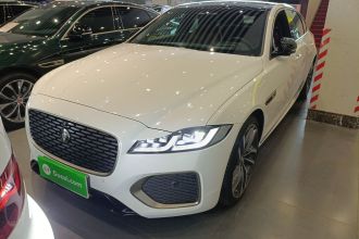 捷豹XFL 2024款 2.0T P300 四驱旗舰运动鎏金版