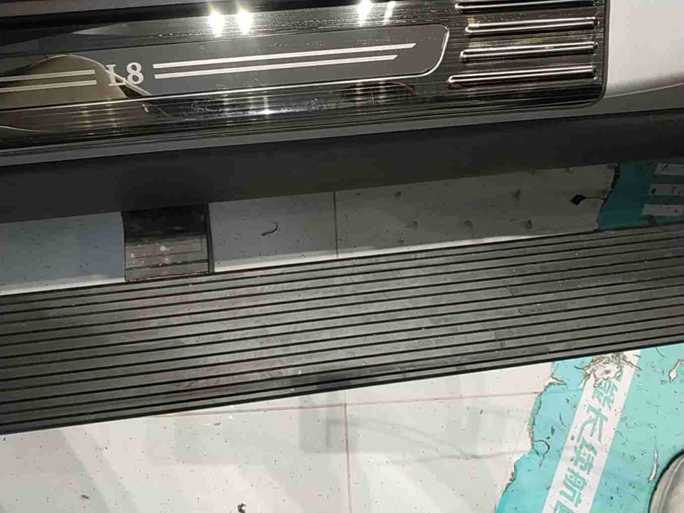 车辆加装登车踏板细节展示