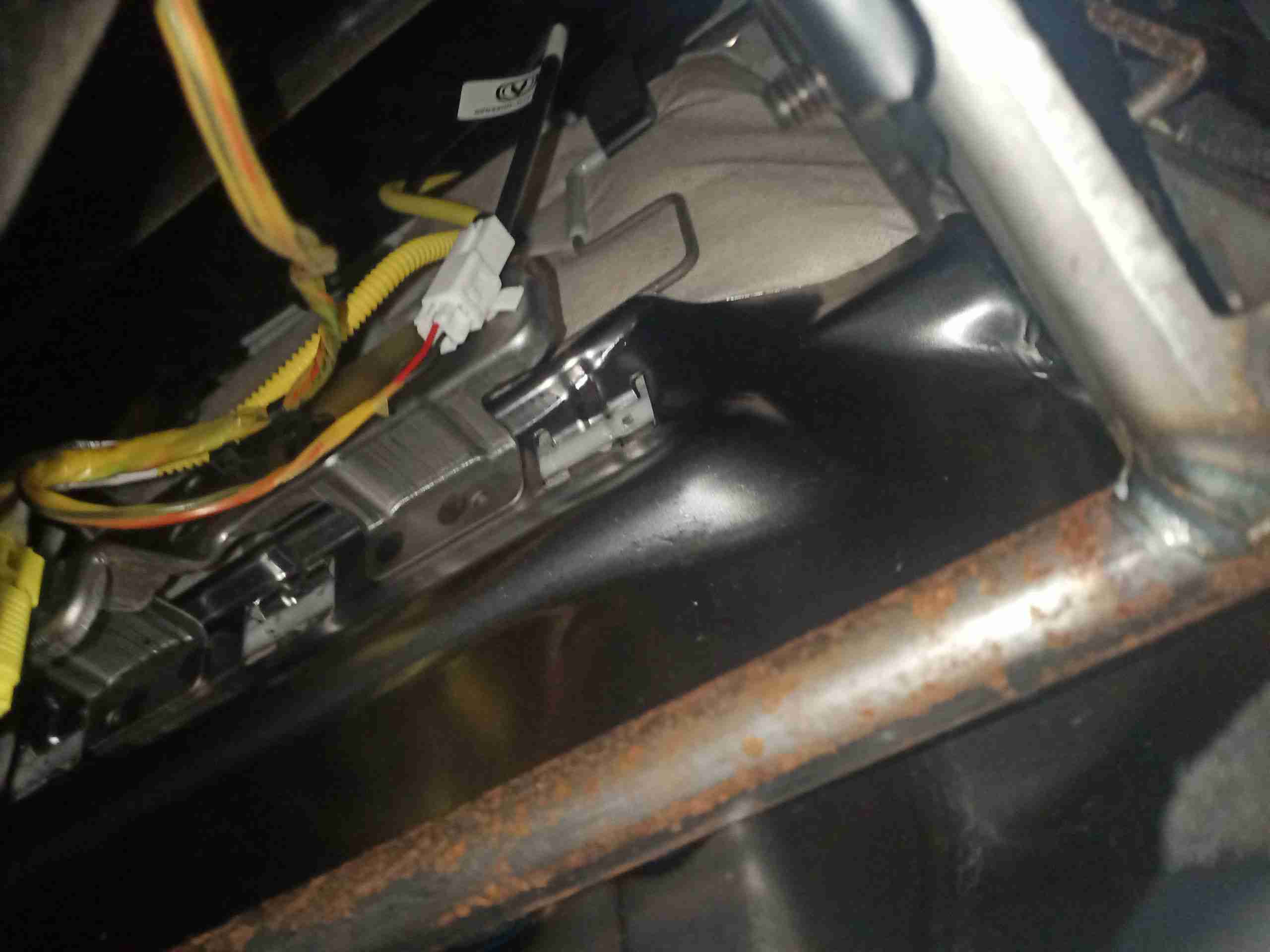 右前座椅骨架浮锈实拍