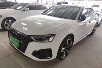 奥迪A4L 2025款 200万辆悦享版 40 TFSI 豪华动感型