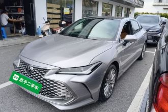 丰田 亚洲龙 2024款 双擎 2.5L XLE尊贵版