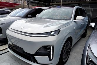 深蓝汽车 深蓝S09 2025款 四驱Ultra+ 高定版