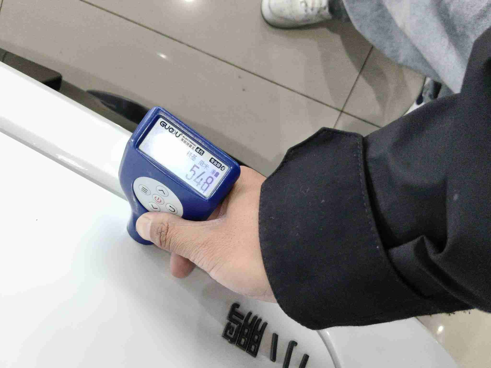 后备箱盖钣金修复痕迹实拍