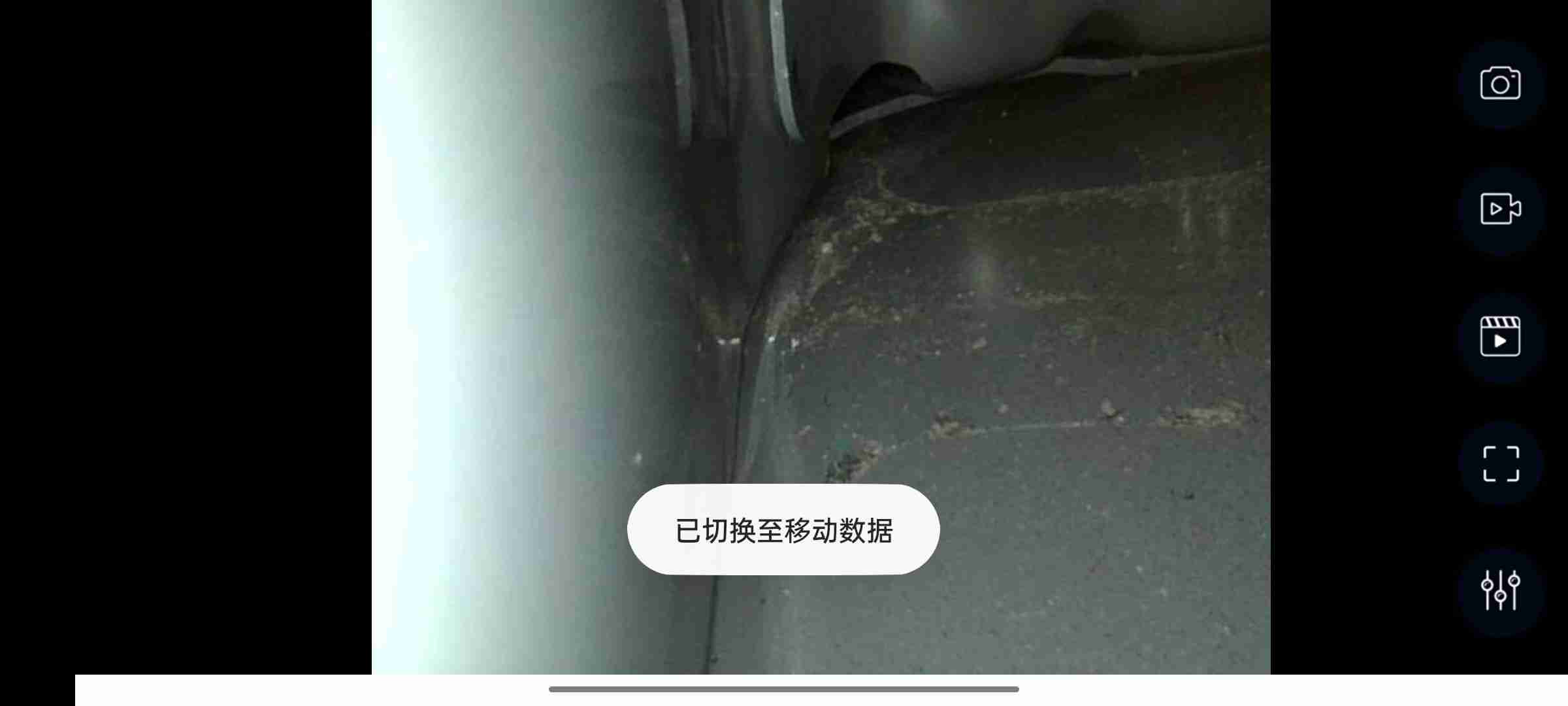 左侧门槛梁内侧泥沙痕迹实拍