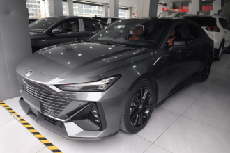 长安UNI-V 2022款 1.5T 尊贵型