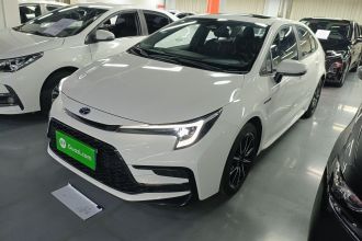 丰田 雷凌 2023款 智能电混双擎 1.8L 运动版