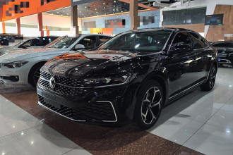 大众 帕萨特 2025款 出众款 330TSI 星空精英版