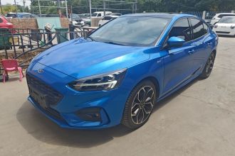 福特 福克斯 2021款 三厢 EcoBoost 180 自动ST Line